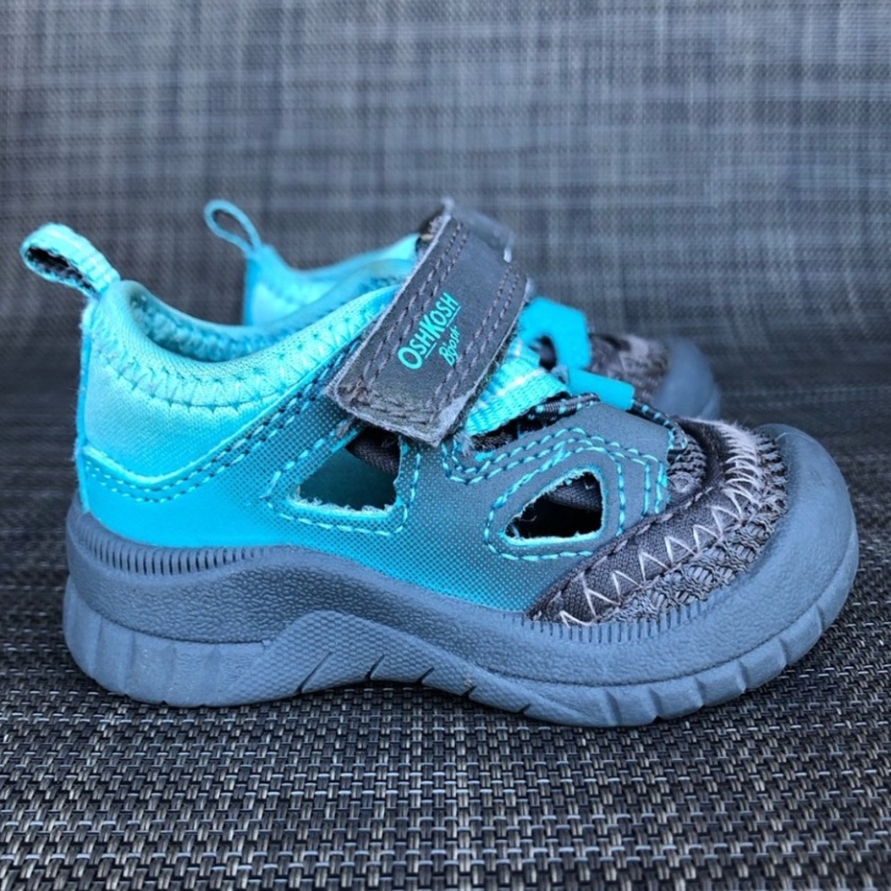OshKosh B'gosh Turquoise Water Shoes with Adjustable Strap Infants size 2